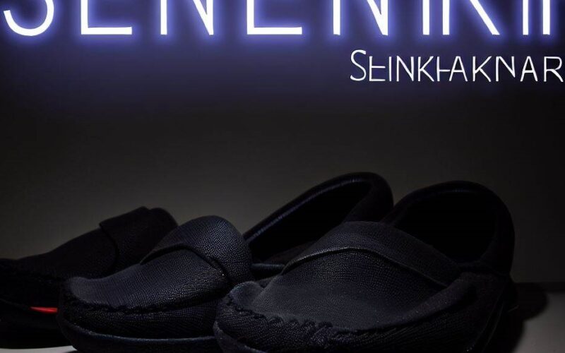 Sennik: Czarne buty - znaczenie snu